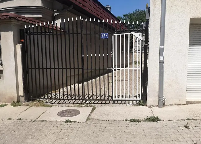 Sladana I Luna 公寓